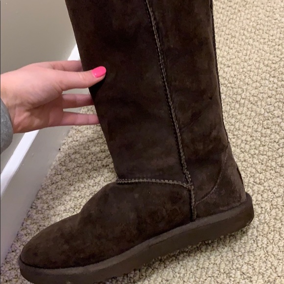 UGG Classic Boot - Picture 6 of 9